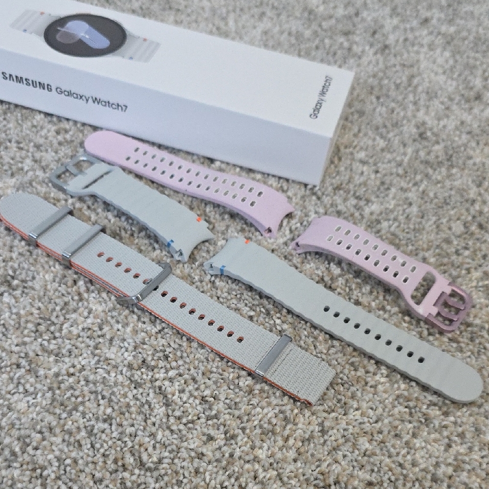 Samsung Galaxy Watch7 Band Collection in Gray and Pink